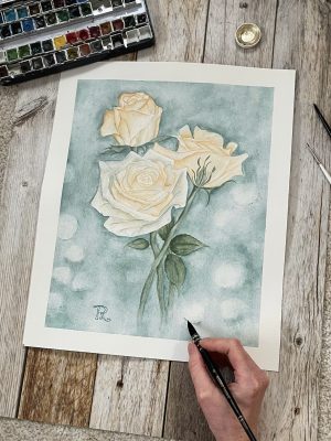 Sandra – Reingemalt – Aquarellmalen lernen, Handlettering und DIY Grußkarten – Washi Tapes im Test – welches ist das beste Tape für Aquarellpapier2 Das Bild zeigt ein Aquarellbild auf dem Rosen zu sehen sind. Der Hintergrund ist in einem schönen Blau gehalten und ein weißer vorher abgeklebter Rahmen ziert das Papier außen herum.